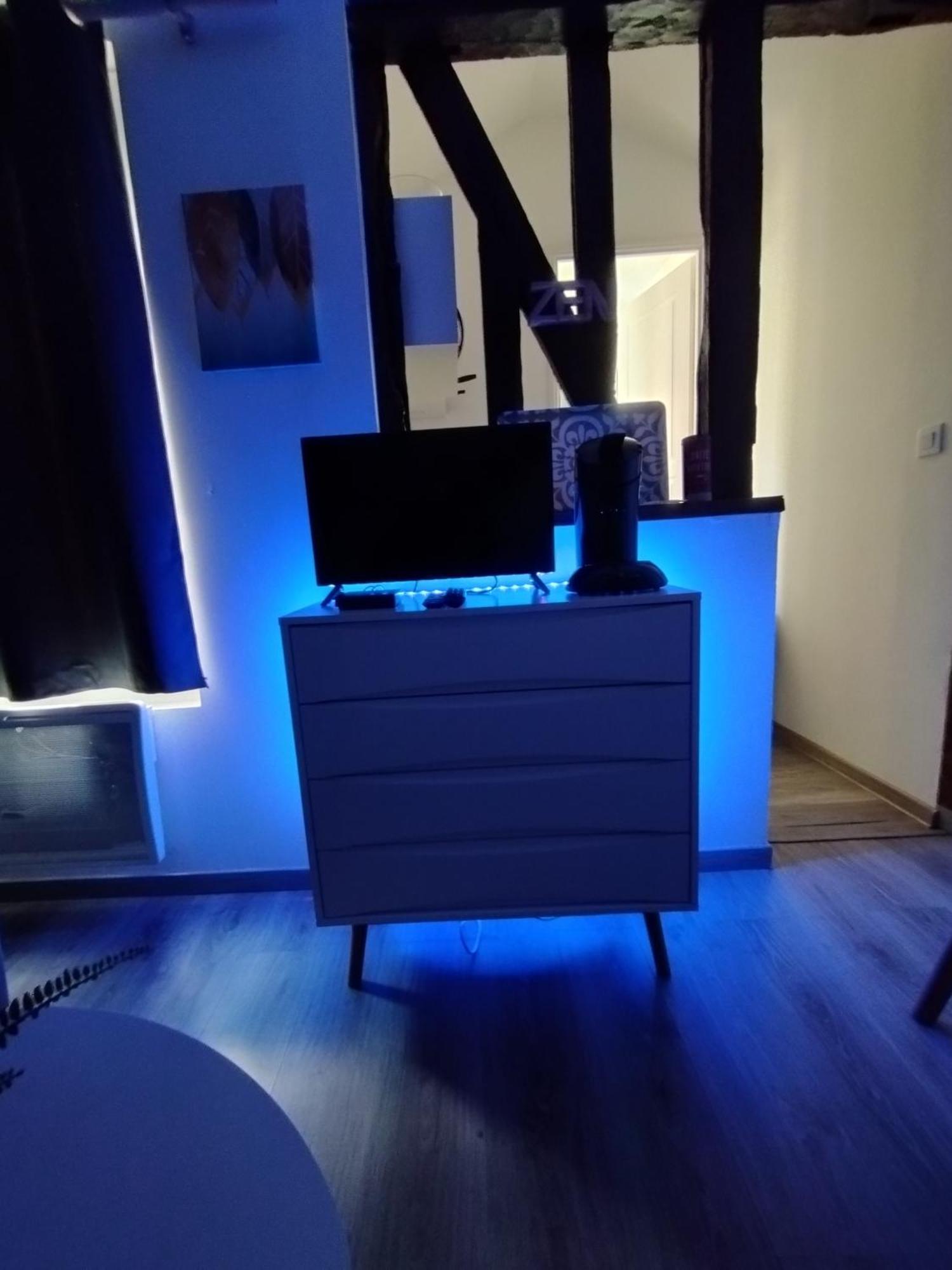 Studio Charmant Confortable Tv Centre Ville ลูวิเยร์ ภายนอก รูปภาพ
